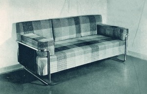 Als die ersten modernen Polstermöbel der Geschichte gelten die „Prodomo“ Modelle. Die patentierte elastische Stahlbandfederung erlaubte einen besseren Sitzkomfort und schuf Raum für kreatives Design.